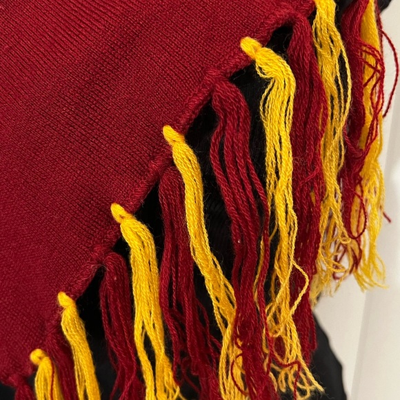 Harry Potter Gryffindor Themed House Scarf - Picture 4 of 5